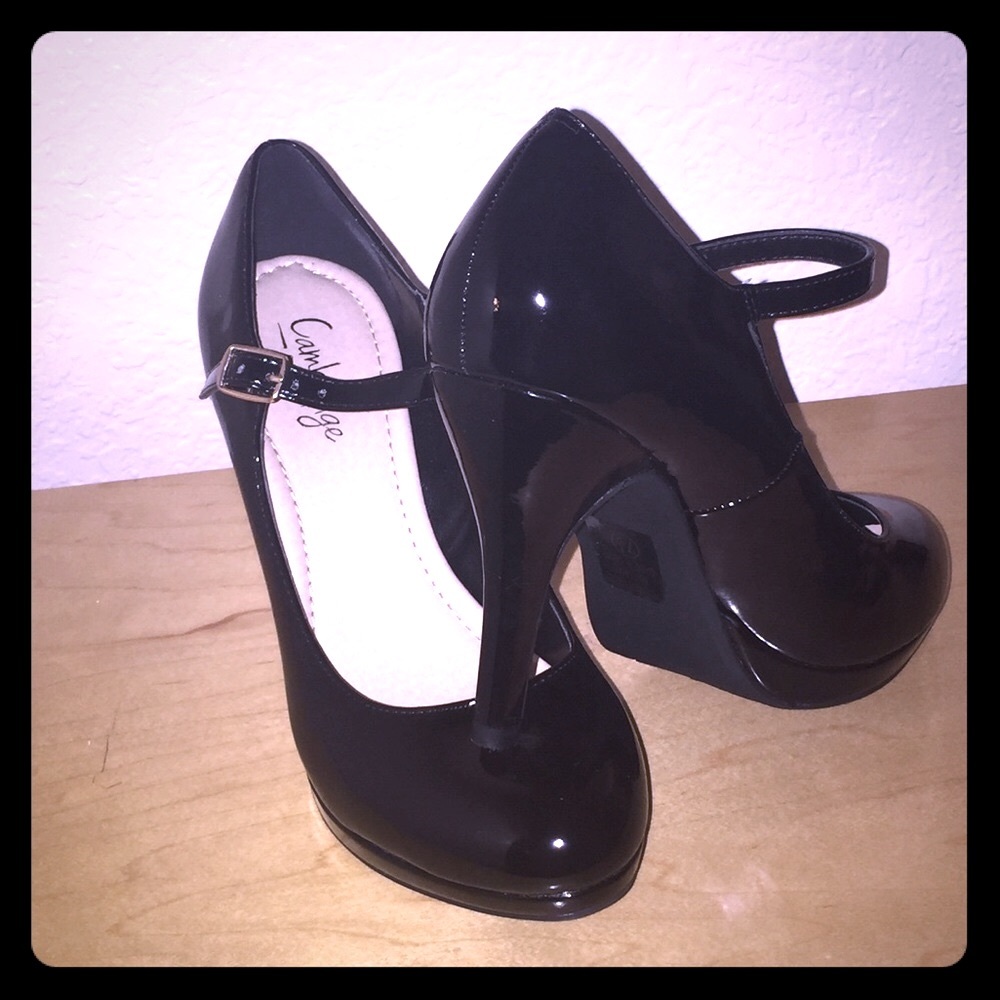 Adorable patent leather black pumps BRAND NEW!!